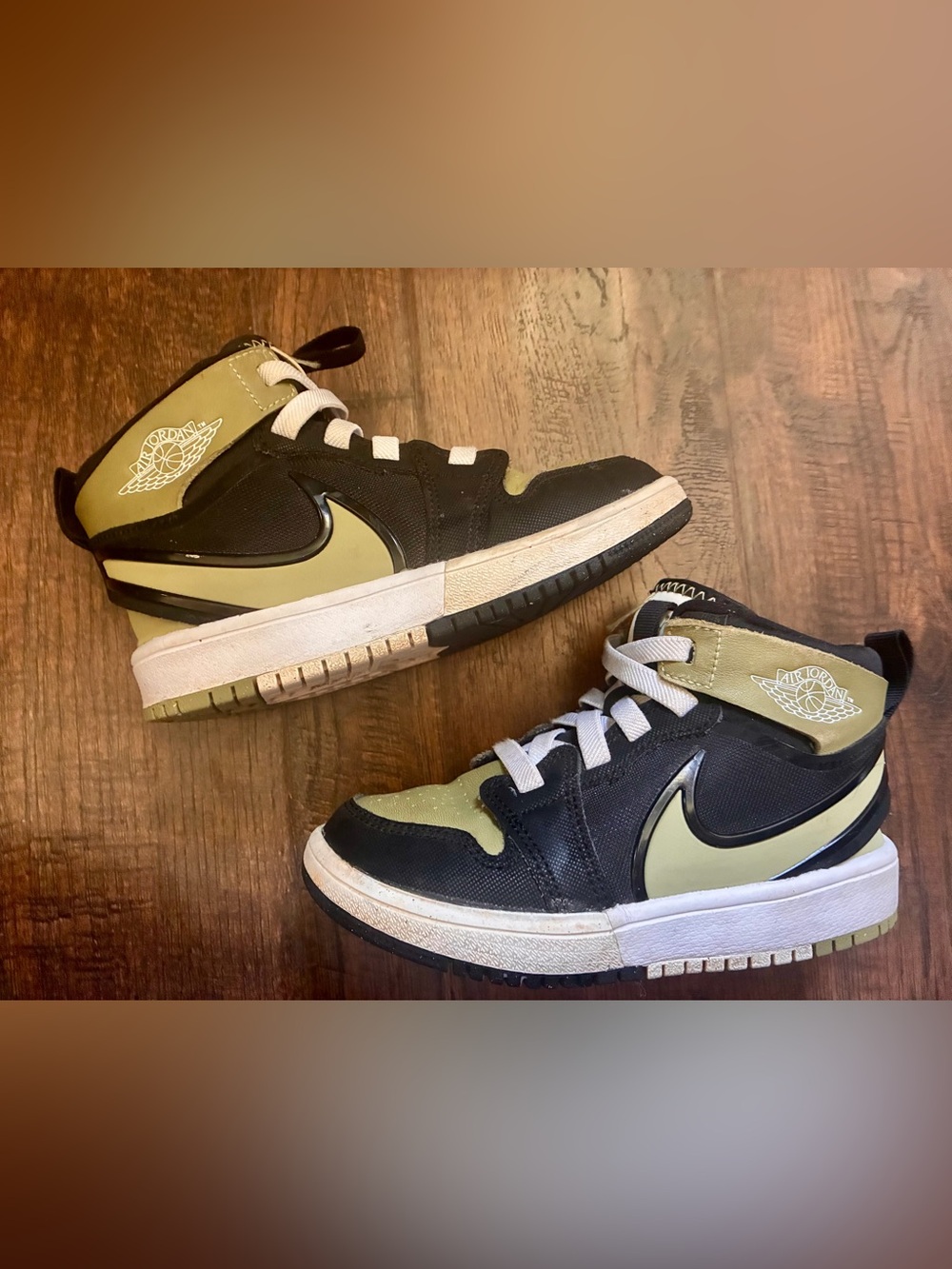 Nike Jordan 1 Mid Trainers